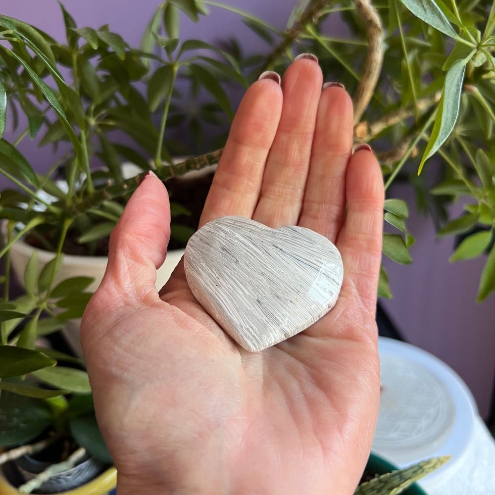 Mexican White Lace Agate Druzy Heart‎ Carving - Picture 2 of 10